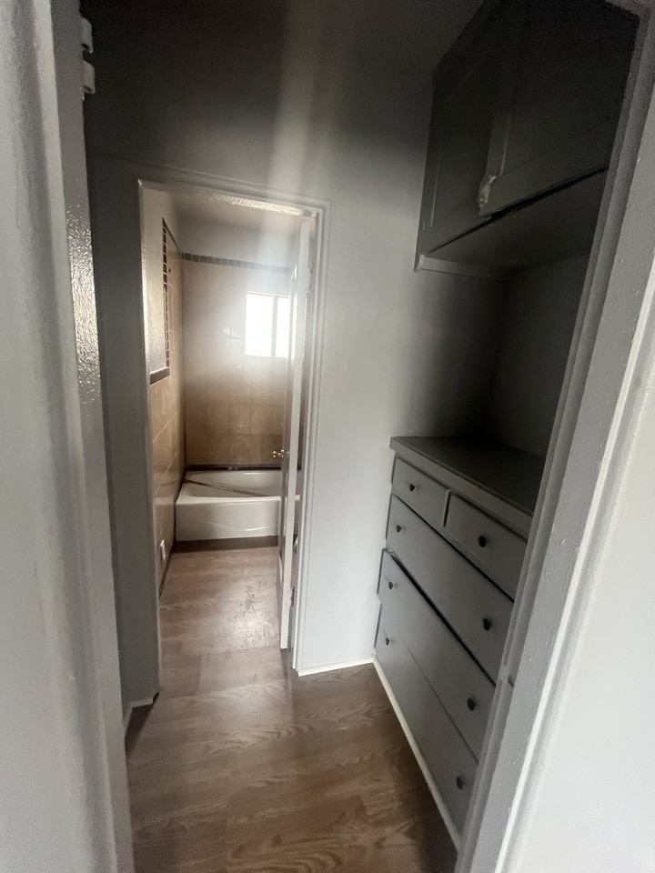 228 W F St - Photo 4 of 6