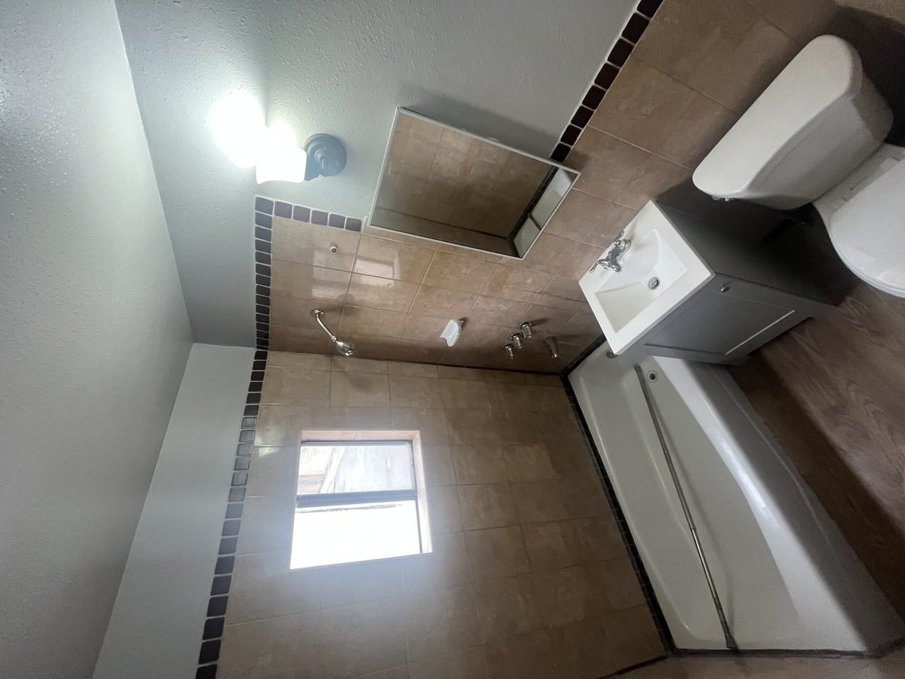 228 W F St - Photo 5 of 6