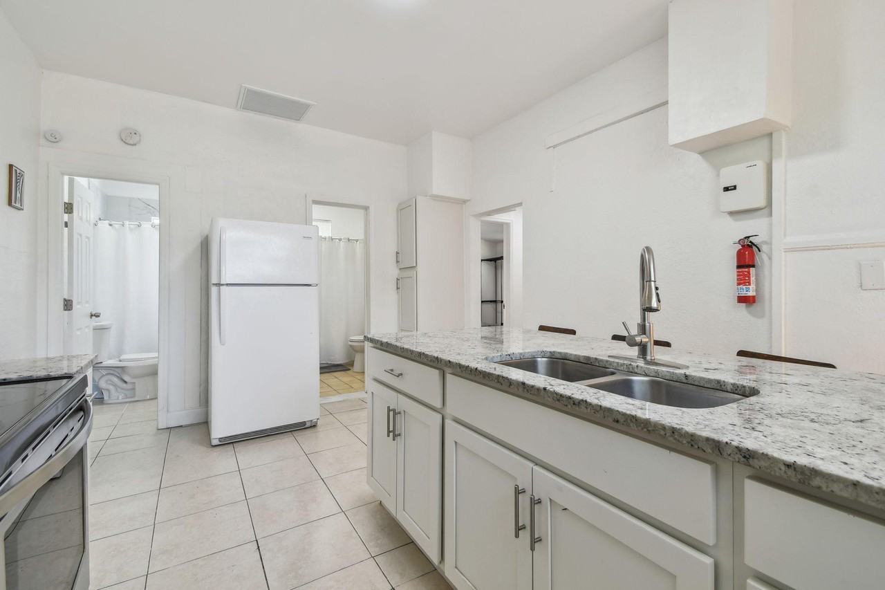 15th Avenue South - Photo 4 of 14