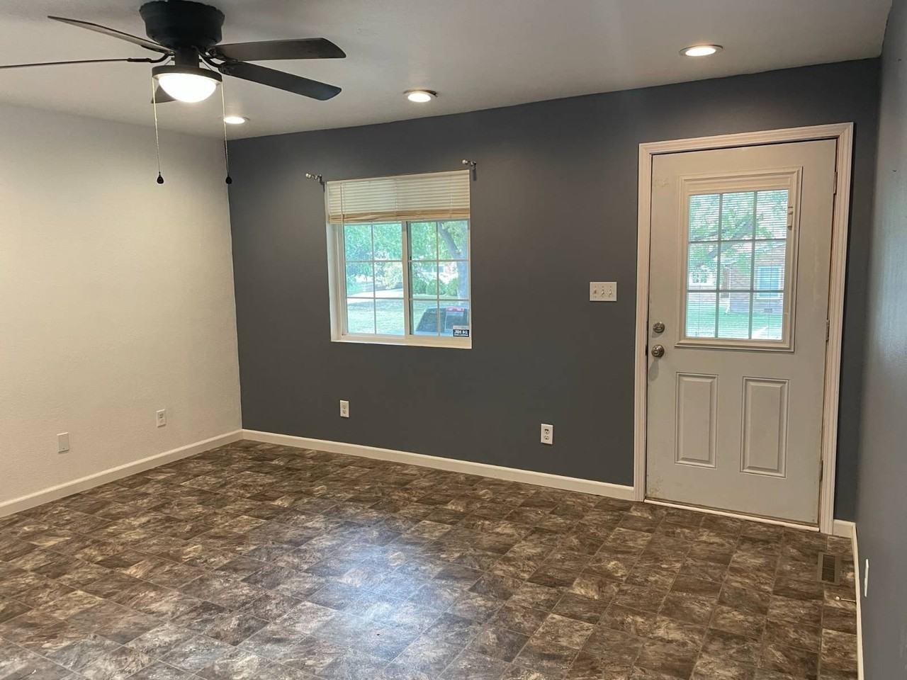 608 W 8th St - Photo 2 of 25