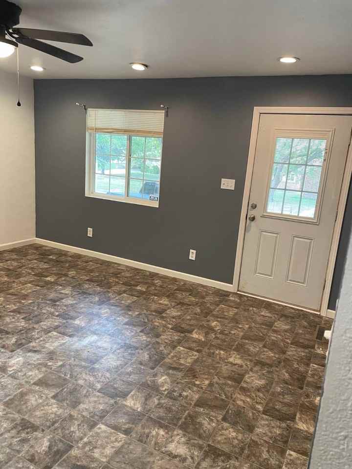 608 W 8th St - Photo 3 of 25