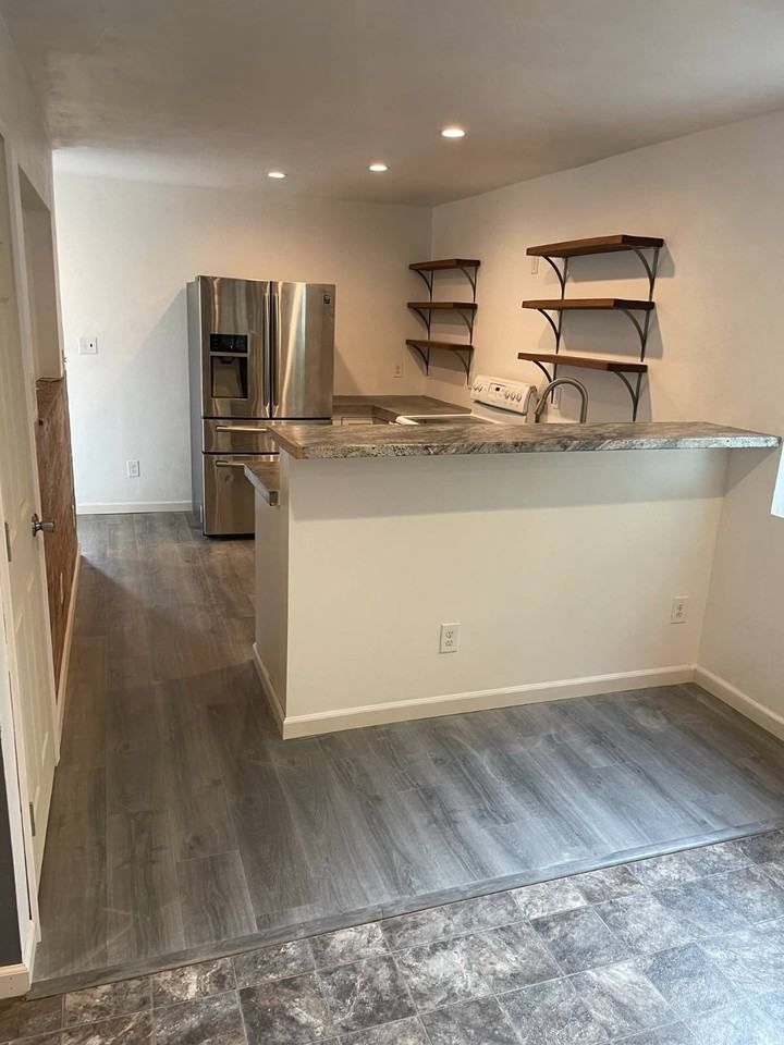 608 W 8th St - Photo 5 of 25