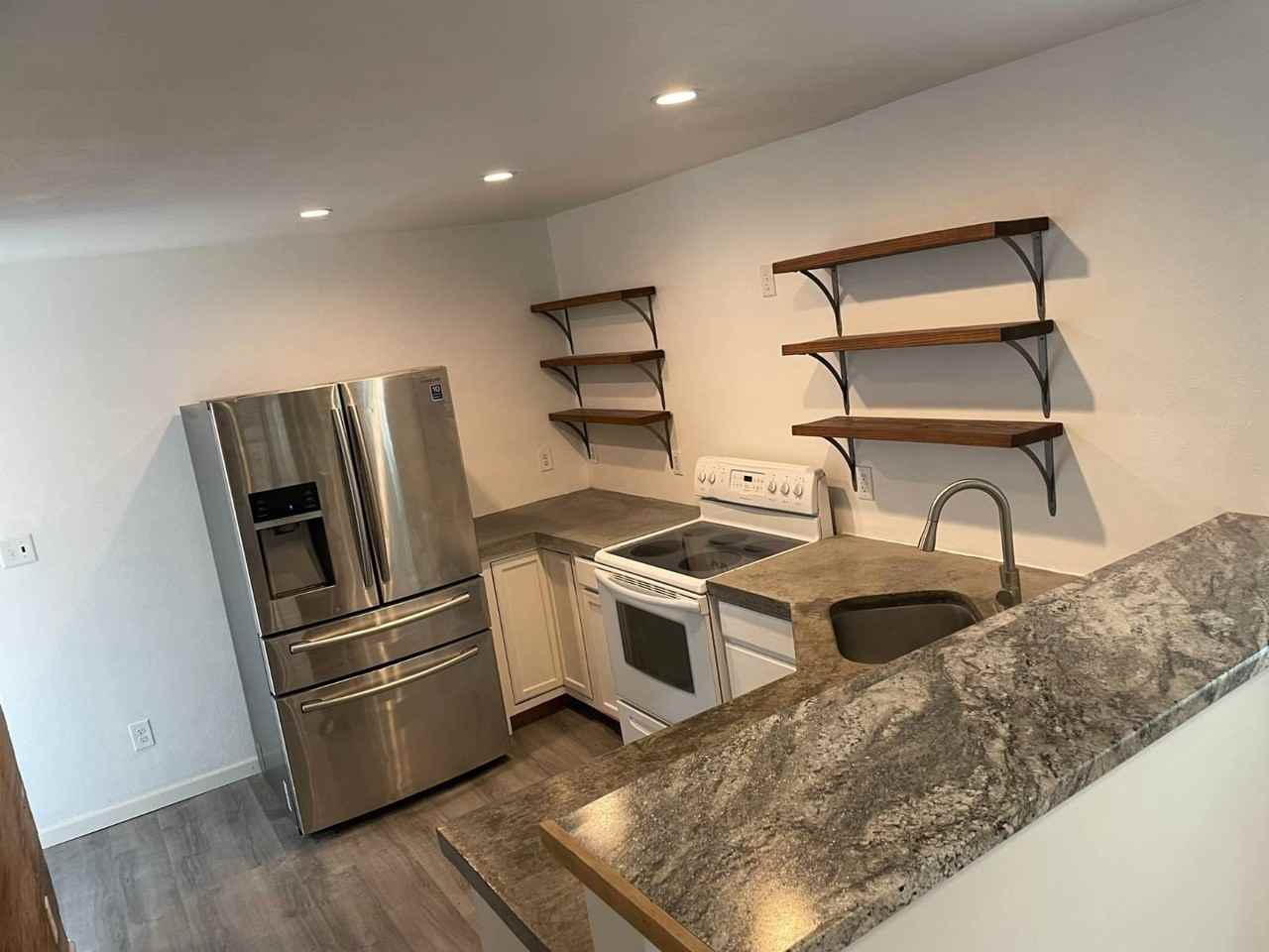 608 W 8th St - Photo 6 of 25