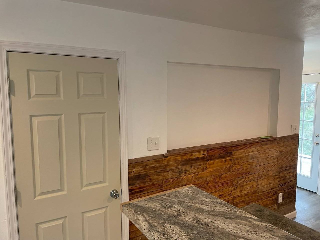 608 W 8th St - Photo 7 of 25