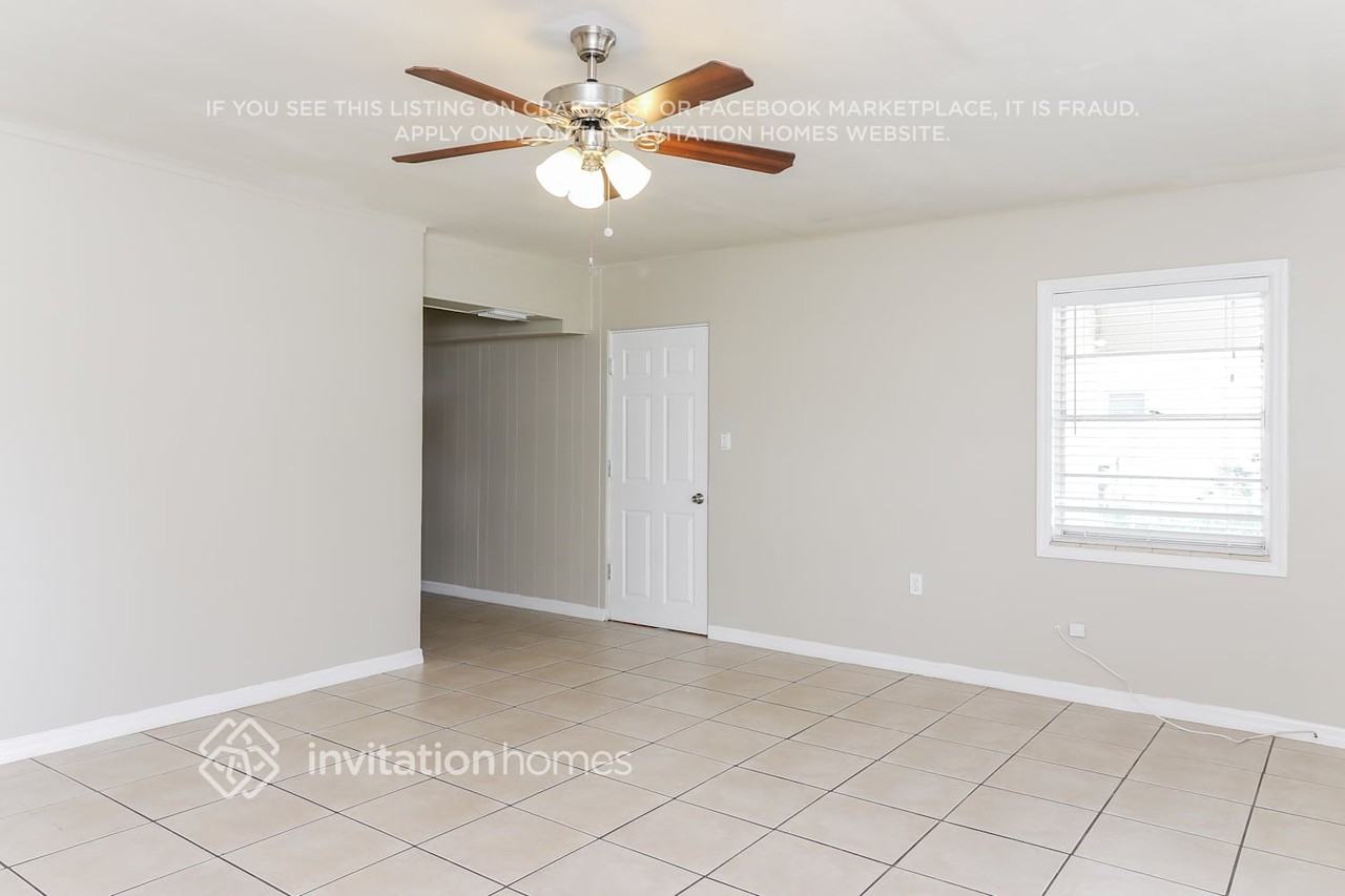 4504 21st Ave W - Photo 4 of 10