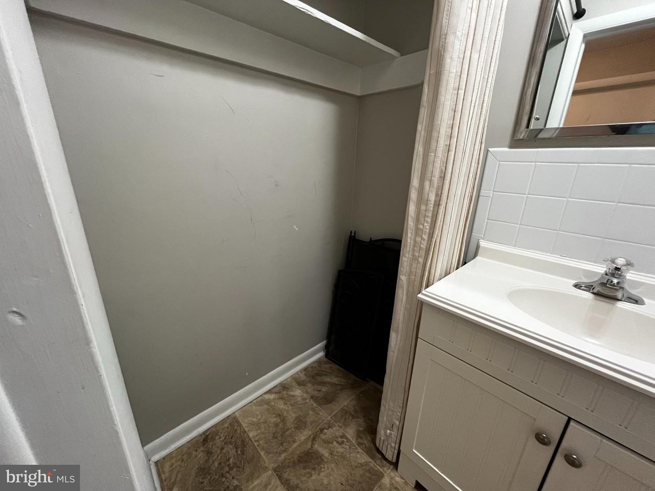 100 Fox Dr Apt 2w - Photo 2 of 14