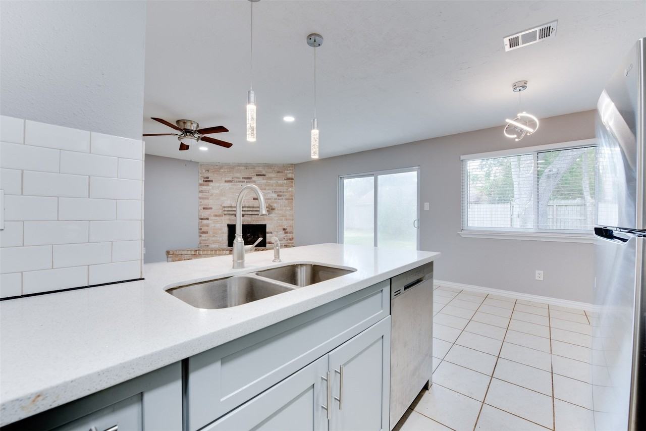 16218 Camino Del Sol Dr - Photo 5 of 23