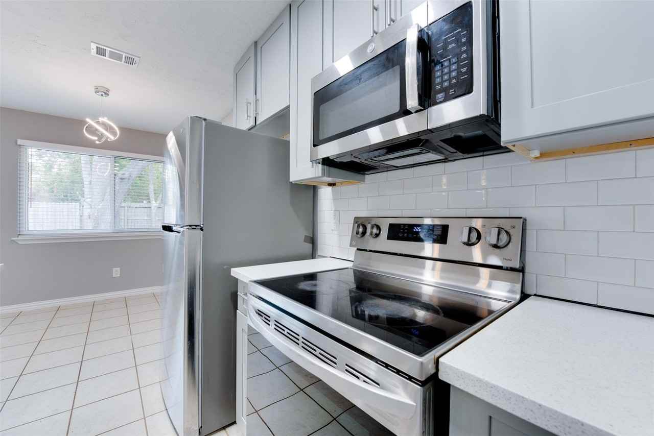 16218 Camino Del Sol Dr - Photo 6 of 23