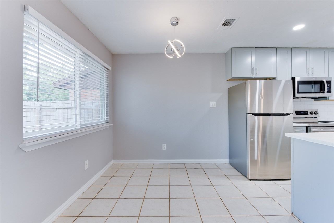 16218 Camino Del Sol Dr - Photo 7 of 23