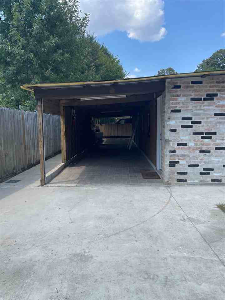 1405 Vine Rd - Photo 2 of 27