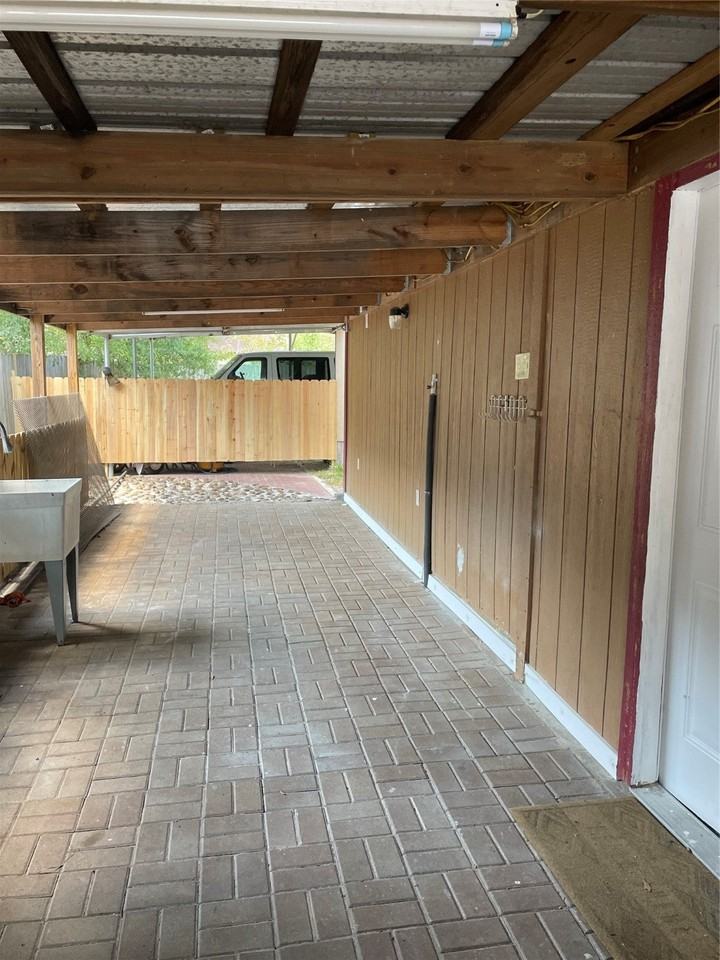 1405 Vine Rd - Photo 3 of 27