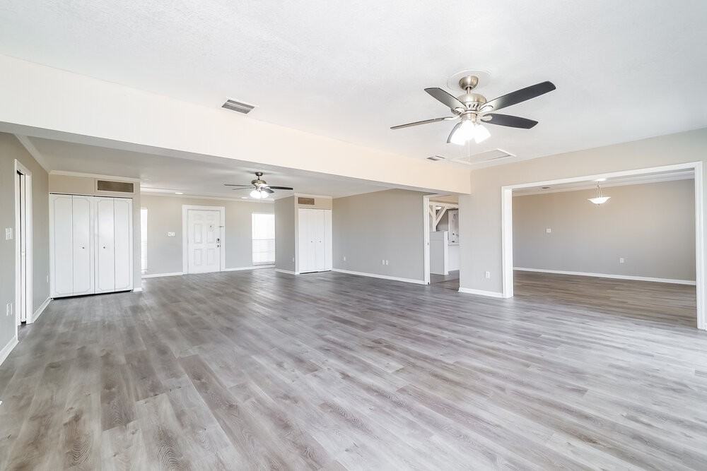 1033 Campbell Ave - Photo 3 of 16