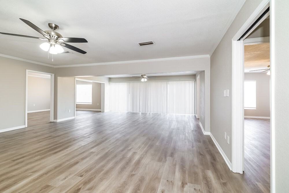 1033 Campbell Ave - Photo 4 of 16