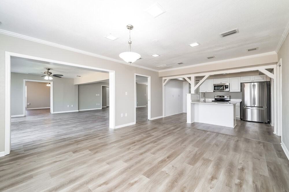 1033 Campbell Ave - Photo 6 of 16