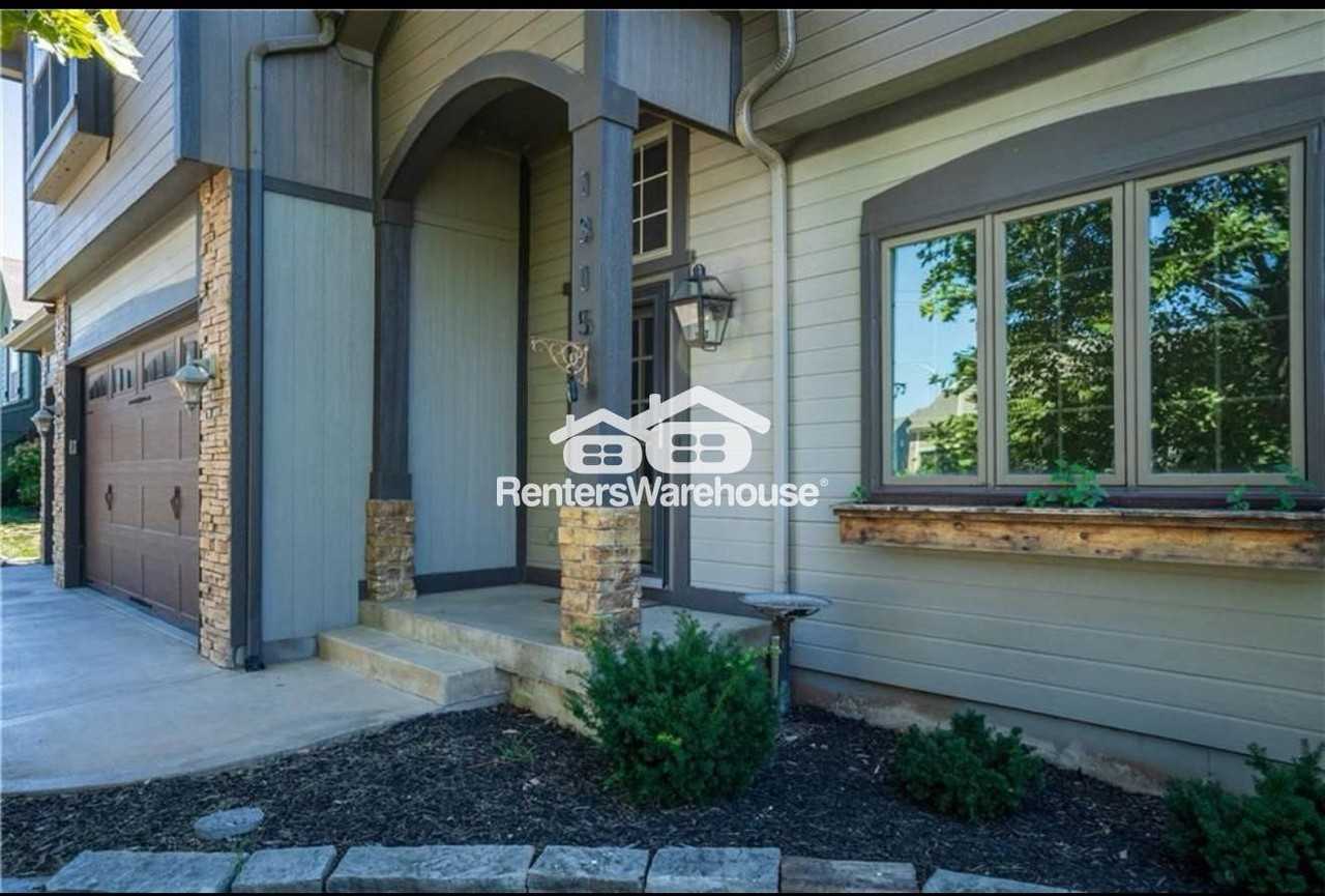 1315 Ne 106th Ter - Photo 2 of 30