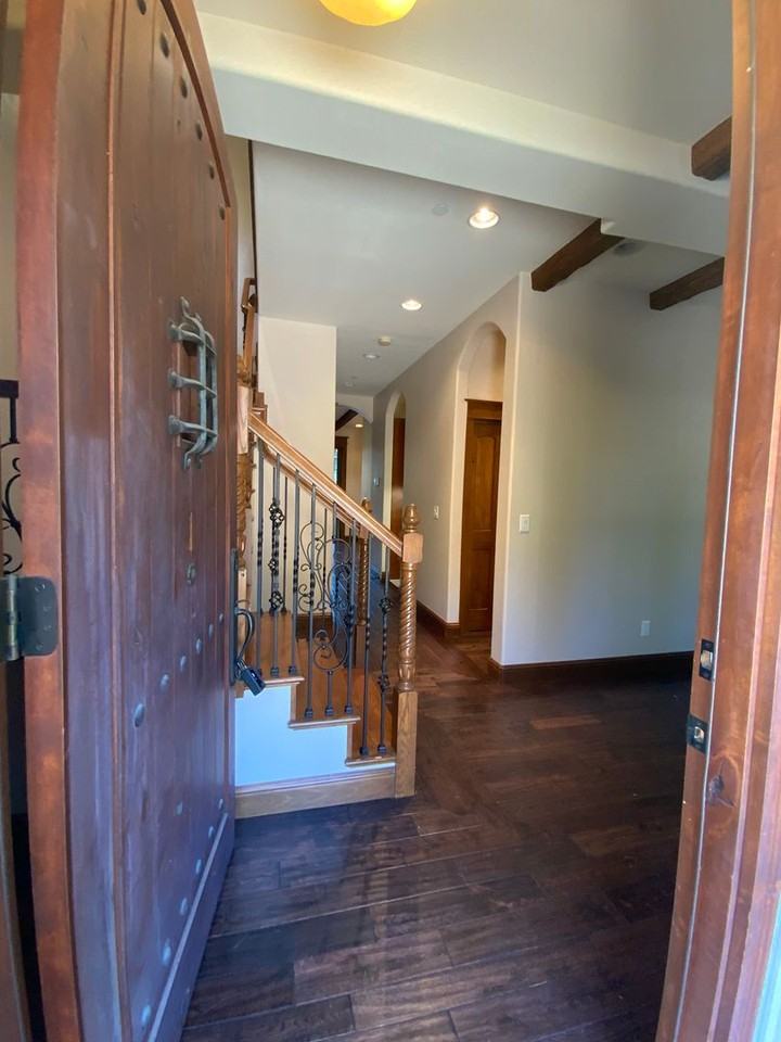 1017 Santa Cruz Ave - Photo 2 of 38