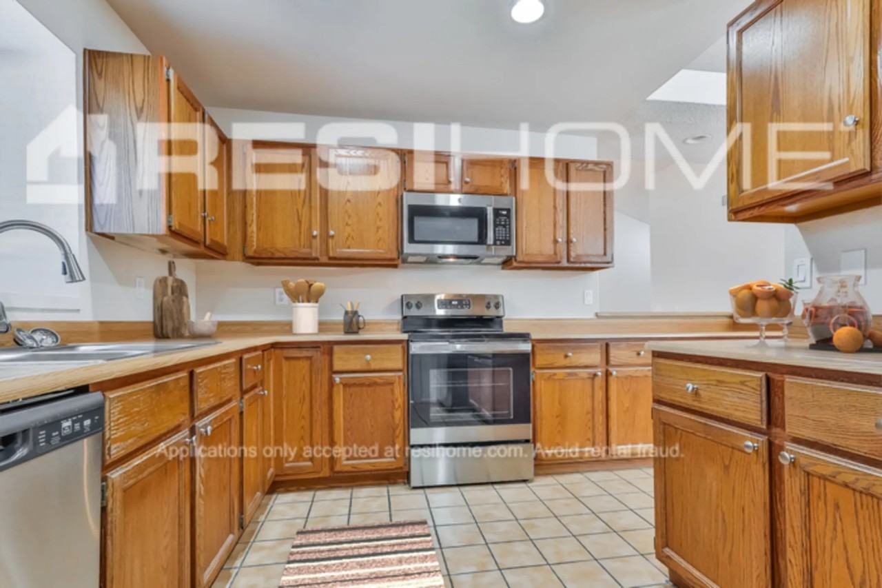 4907 E Princess Dr - Photo 3 of 17