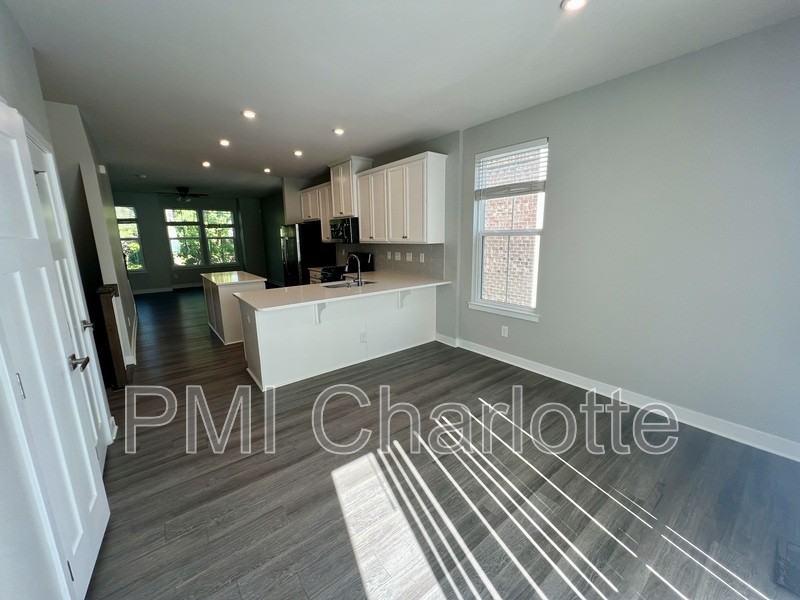 523 Old Mill Rd - Photo 3 of 18