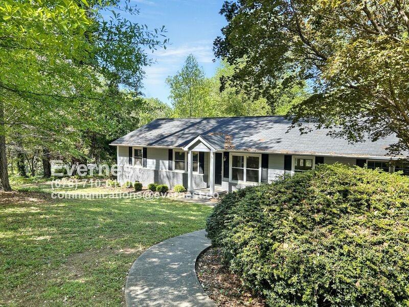 1345 Twin Oaks Cir Se - Photo 2 of 39