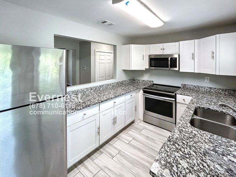 1345 Twin Oaks Cir Se - Photo 3 of 39