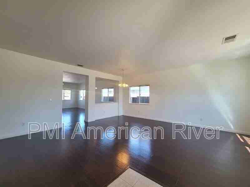 2032 Danvers Way - Photo 3 of 22