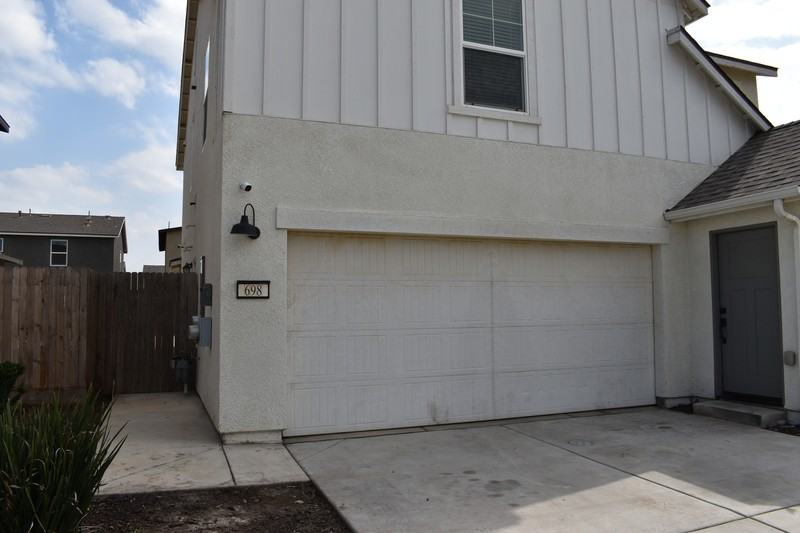 698 Jessie Dr - Photo 2 of 49