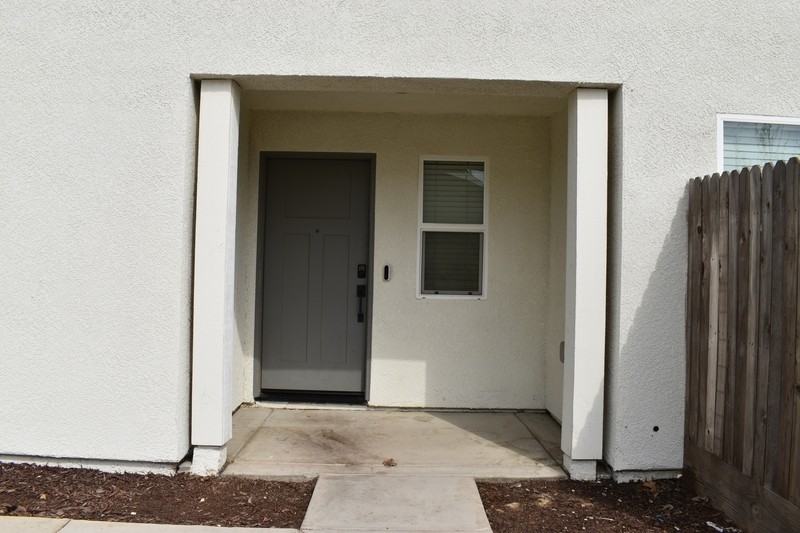 698 Jessie Dr - Photo 4 of 49