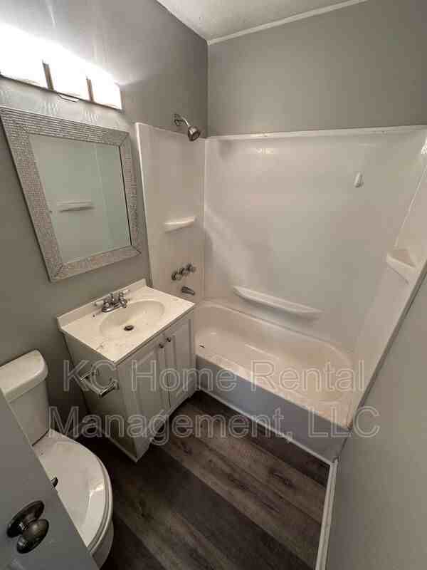 727 N 81st Ter - Photo 3 of 35