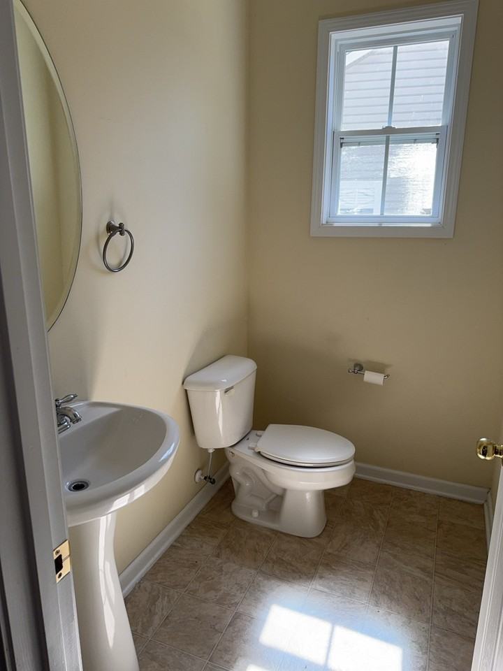 42 Woods Bay Rd - Photo 4 of 9