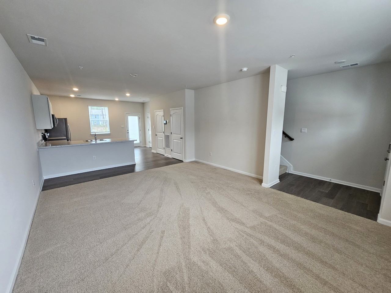 806 Derwent Ln - Photo 3 of 19