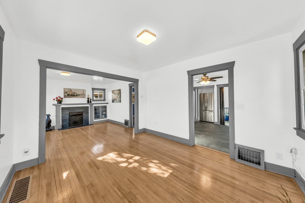 2617 S Mcclelland St - Photo 4 of 27