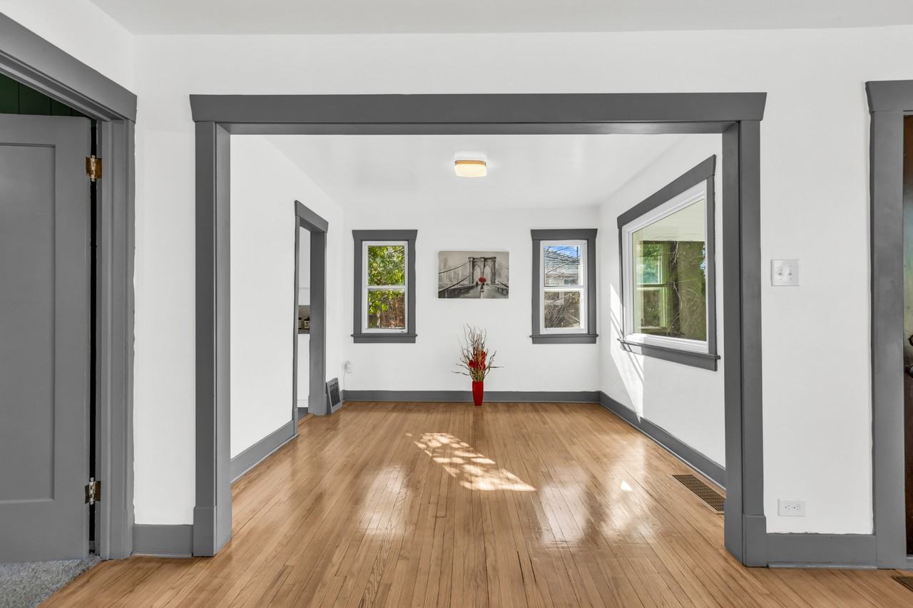 2617 S Mcclelland St - Photo 6 of 27