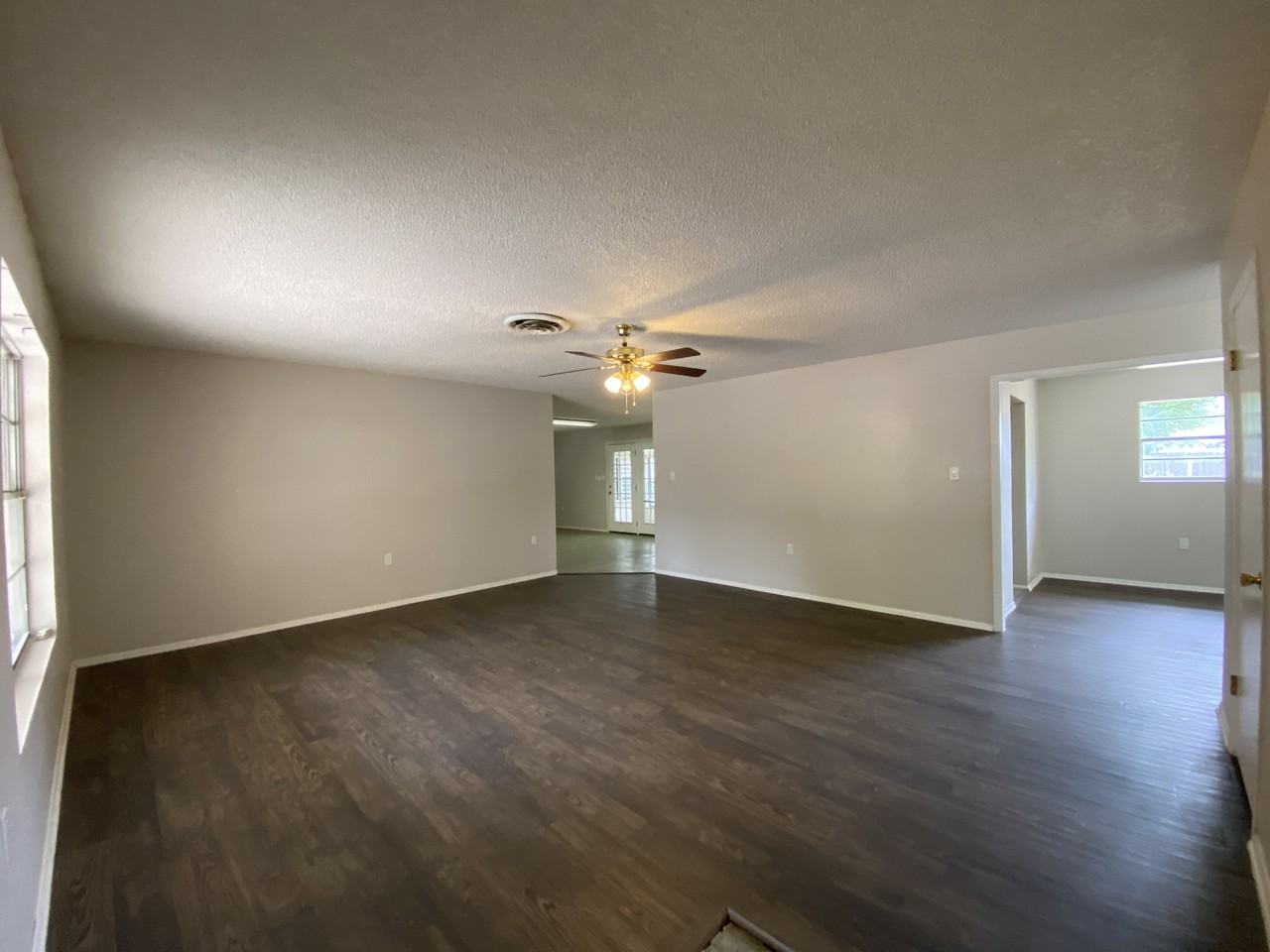 926 Hillcrest Dr - Photo 2 of 14
