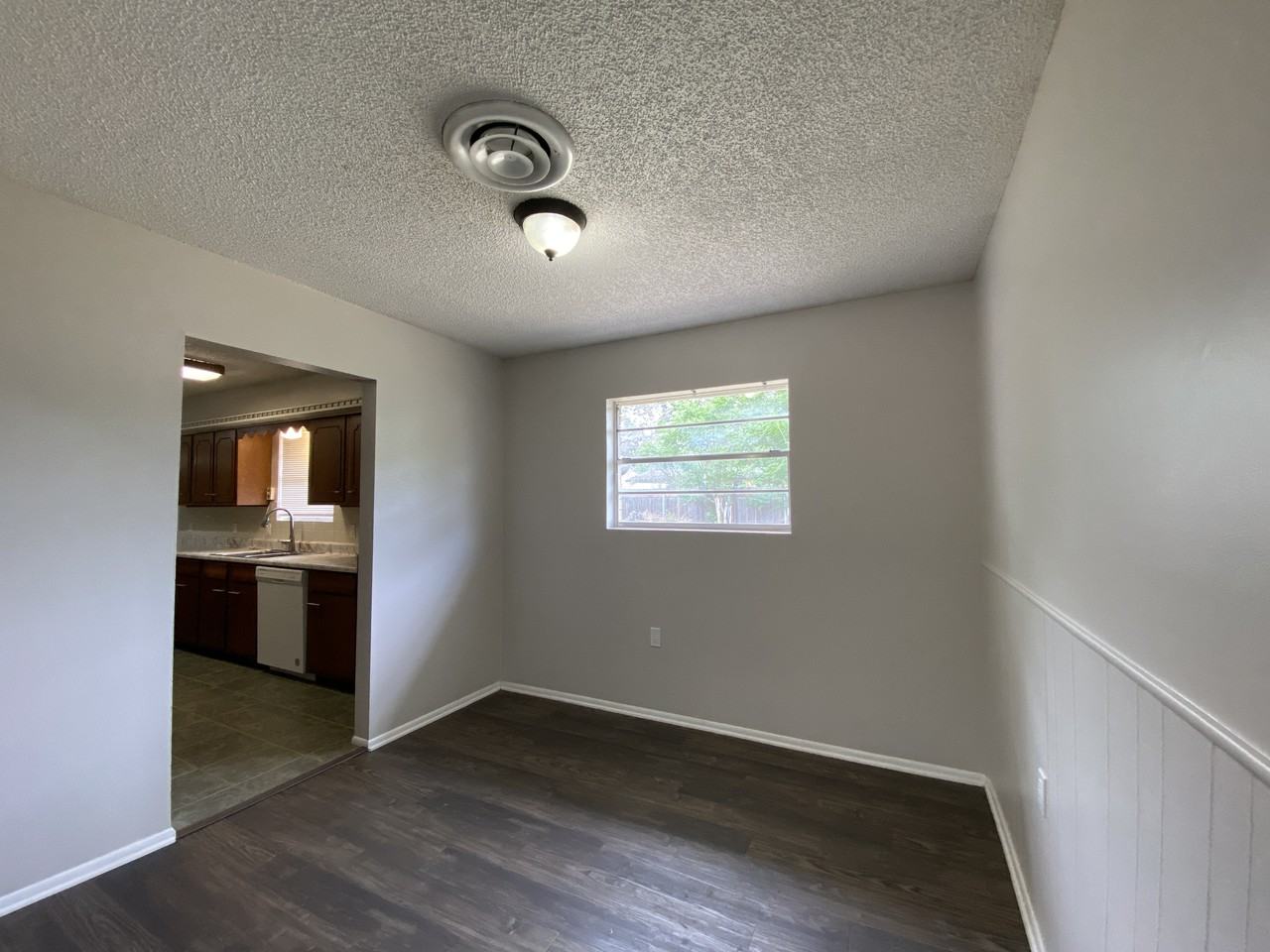 926 Hillcrest Dr - Photo 3 of 14