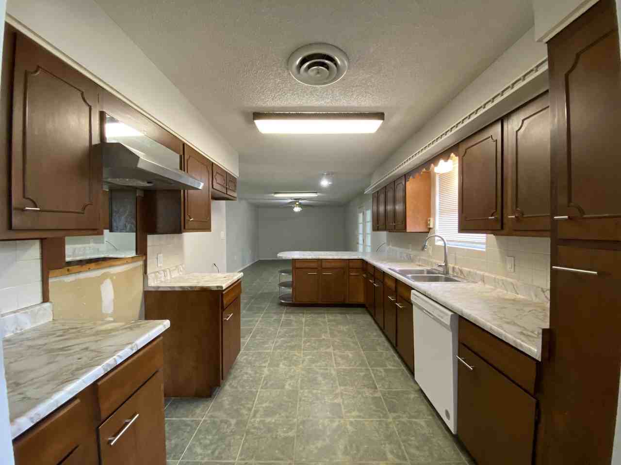 926 Hillcrest Dr - Photo 4 of 14