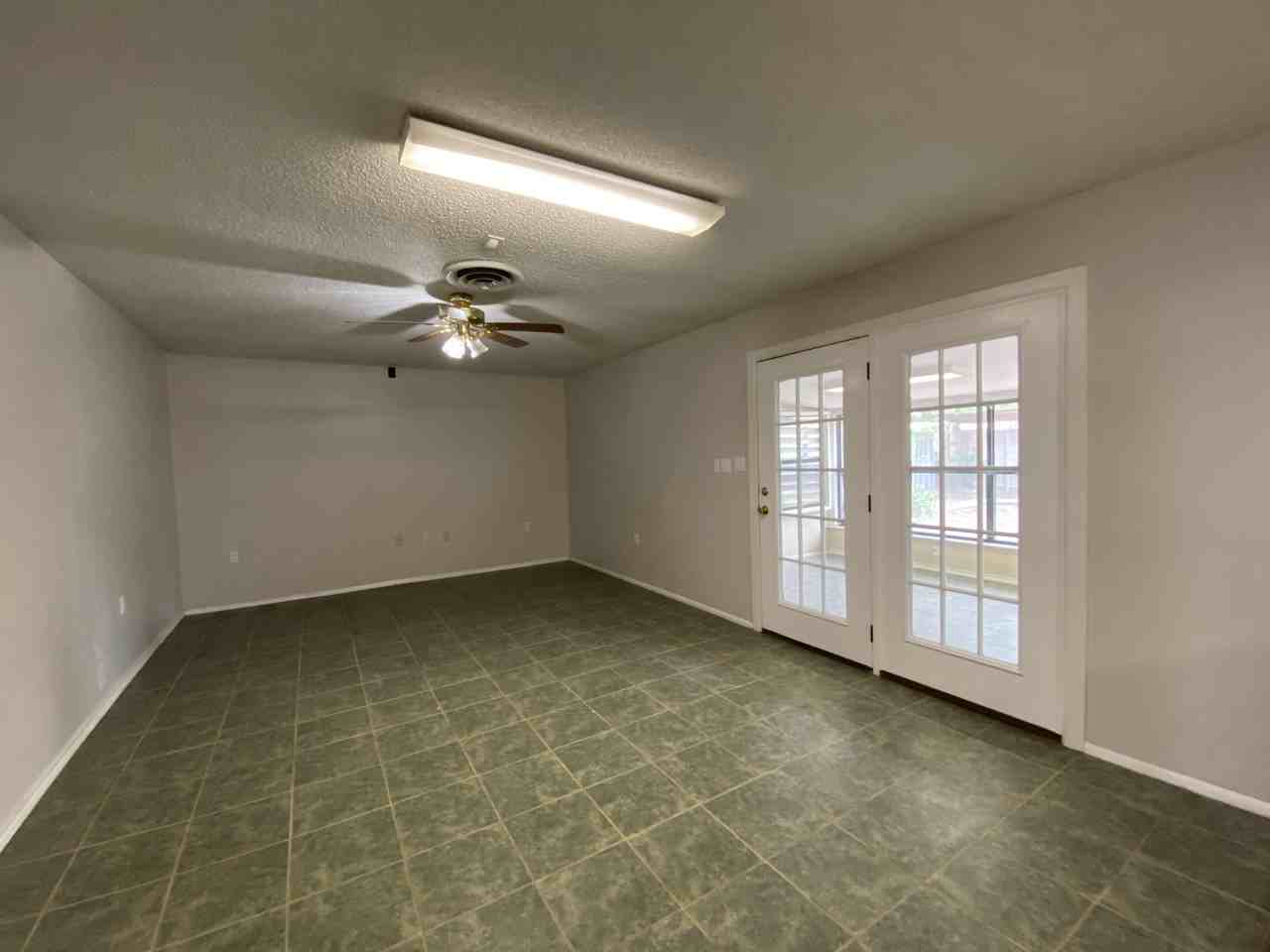 926 Hillcrest Dr - Photo 6 of 14