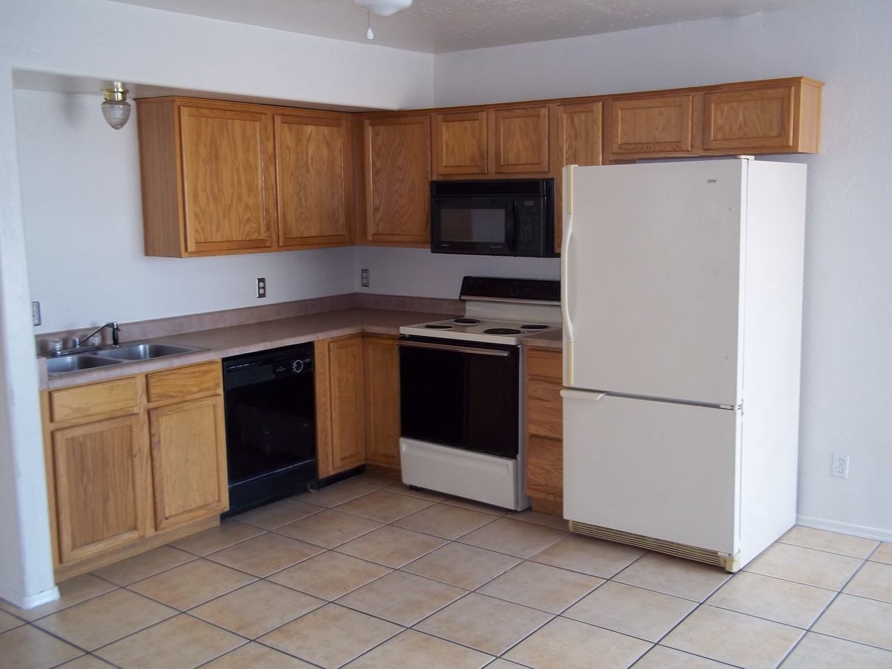 535 W 9Th St - Photo 6 of 13