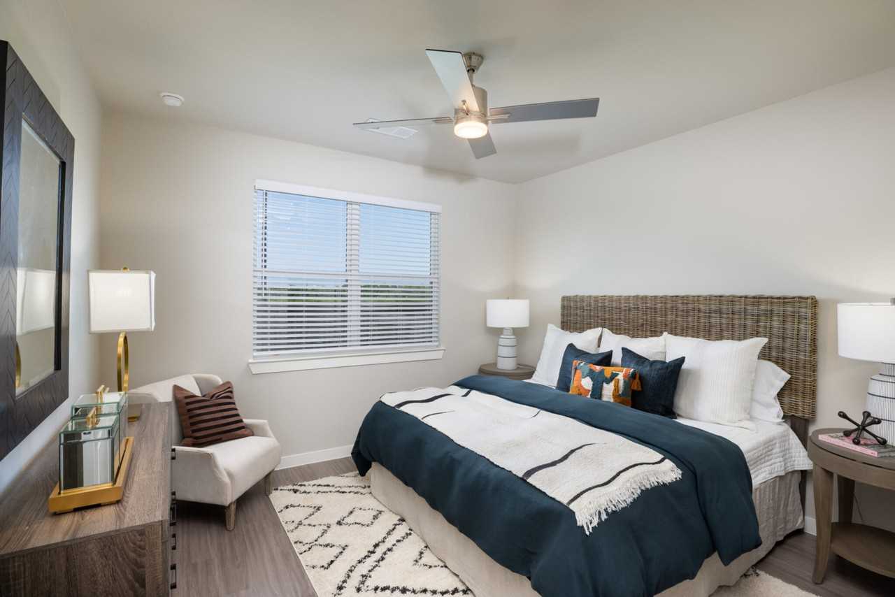 19000 Beechnut St #ACR2 - Photo 3 of 12