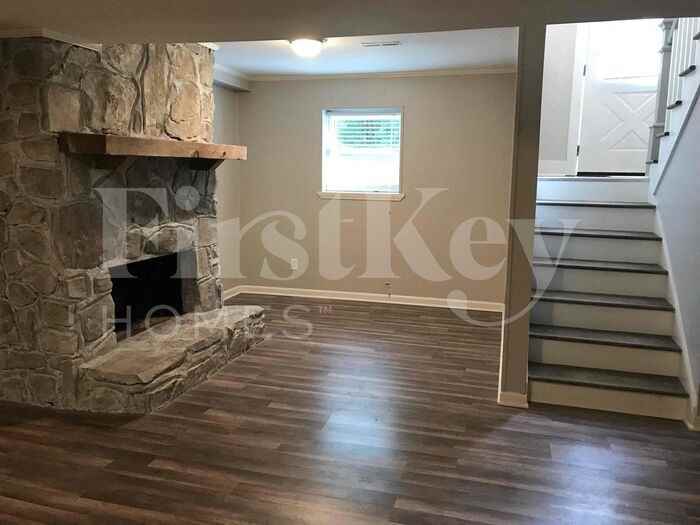 1084 Macqueen Cir - Photo 3 of 26