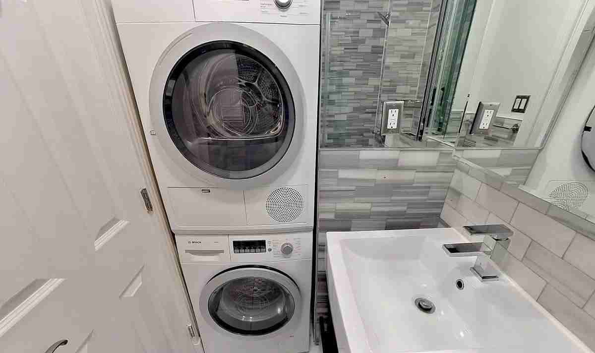 E 5th St #1D - Photo 5 of 5