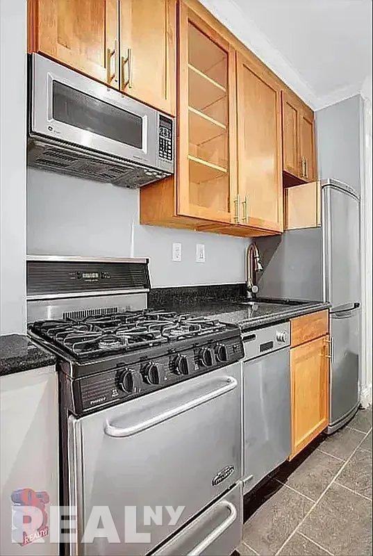 Avenue B #5C - Photo 2 of 6