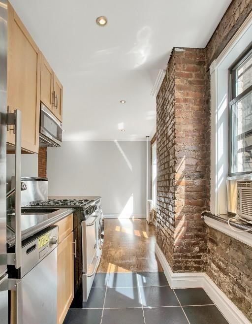 E 13th St #5E - Photo 3 of 5