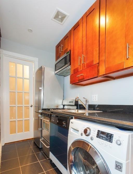 E 13th St #6D - Photo 3 of 6