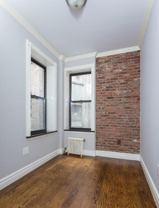 E 8th St #D2 - Photo 3 of 5