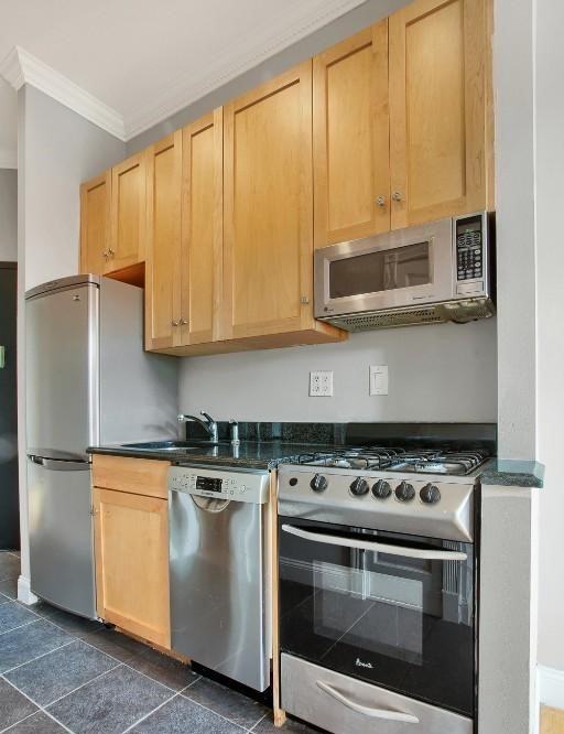 Leroy St #5D - Photo 2 of 3