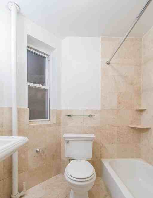 Leroy St #5D - Photo 3 of 3