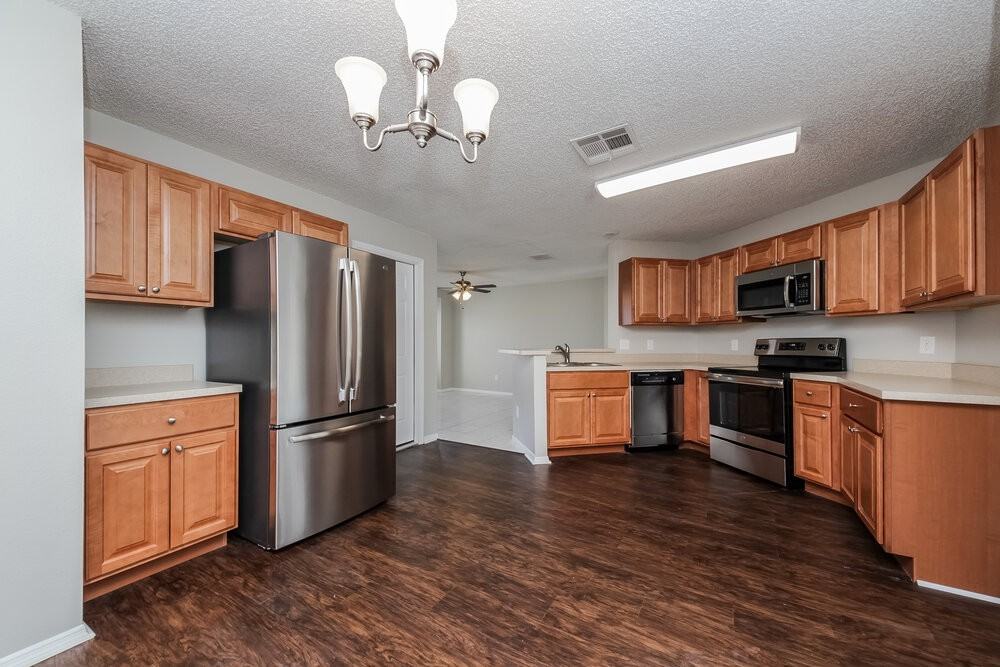 153 Pinewood Cir - Photo 5 of 15