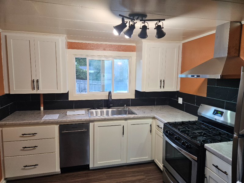 641 1/2 4th Ave - Photo 3 of 11