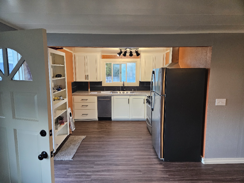 641 1/2 4th Ave - Photo 4 of 11