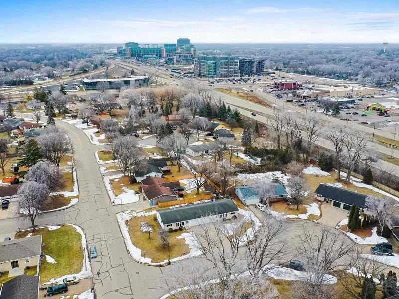 1827 Sahara Ct - Photo 2 of 19